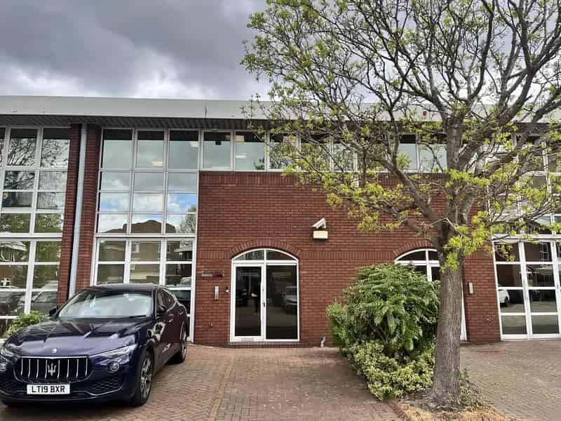 Modern Office to Let in Hurlingham Business Park SW6