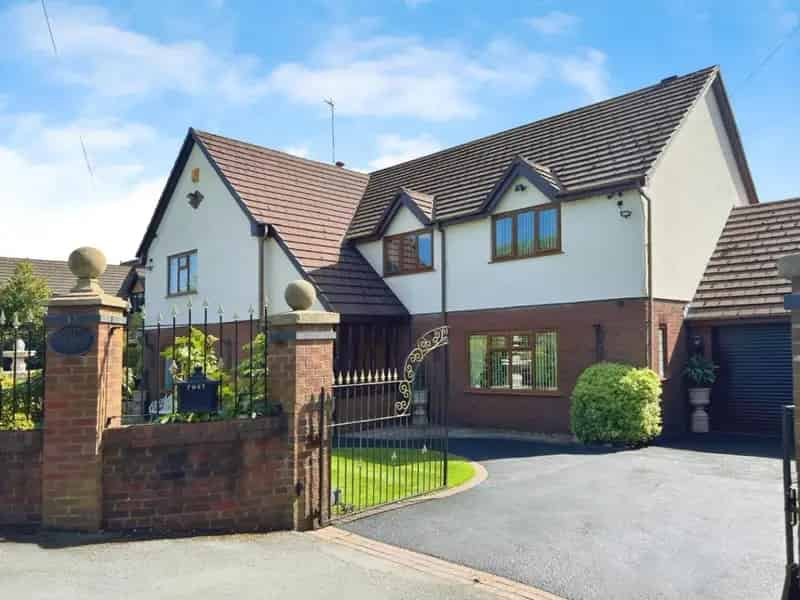 6 Bedroom House For Sale Near Lilford Park