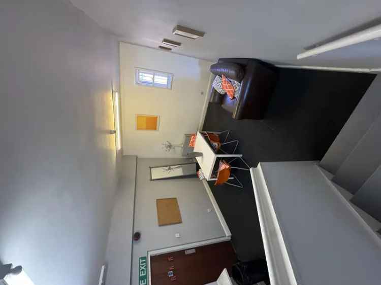 Retail Space High Street 2725.94 sqft NIA