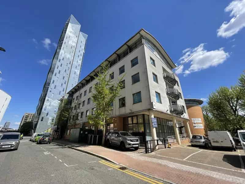 Modern Office Space Near Canary Wharf