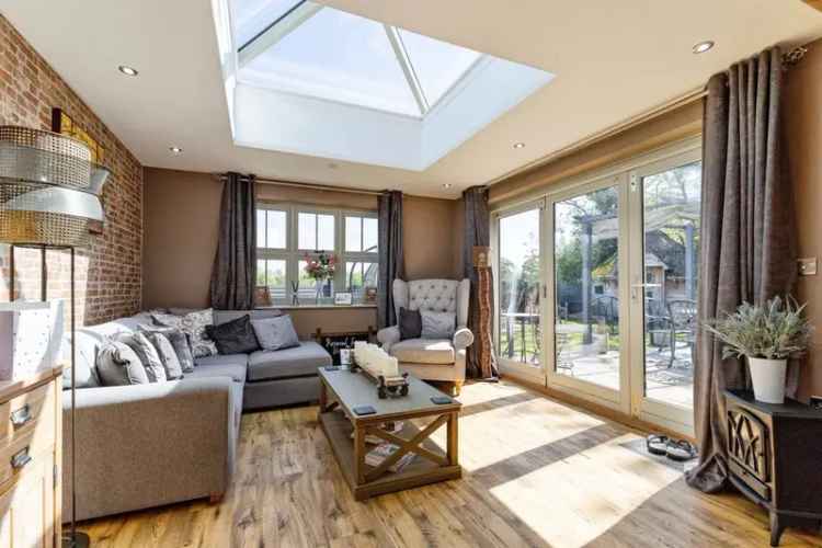 Stunning Modern Detached Home with Panoramic Views