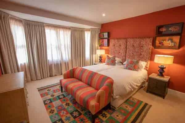 Freshwater House: Luxury 7-Bedroom Accommodation for Large Groups