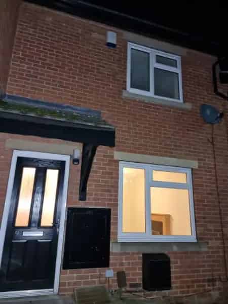 Lovely 2 Bedroom Terrace House Freshly Decorated