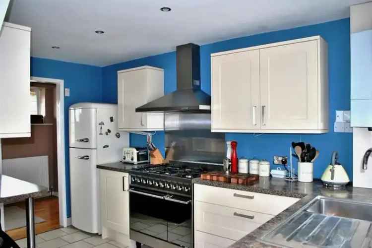 3 Bedroom Detached House for Sale in Beckenham