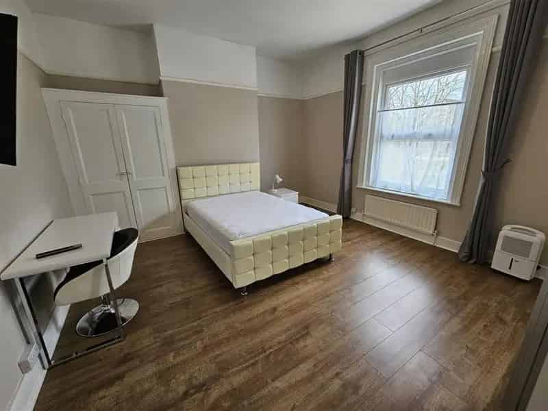 3 Bed HMO 2 Bed Flat Investment Property Southampton