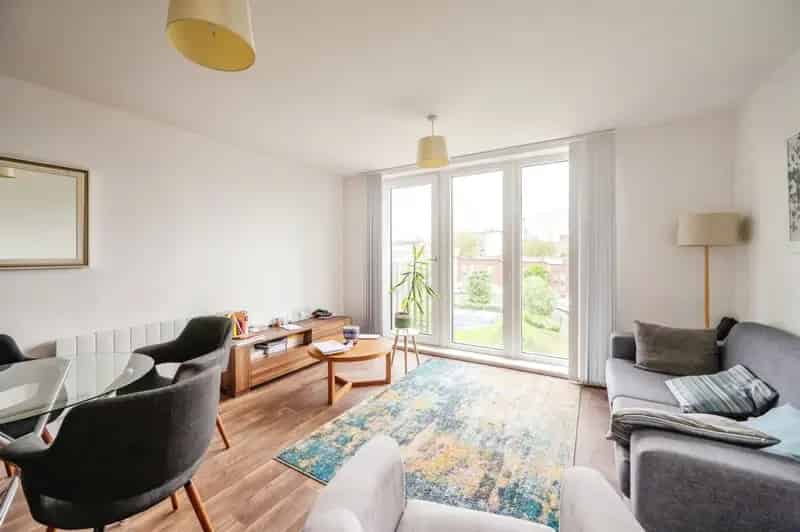 Beautifully Presented 1-Bed Apartment - No Upward Chain