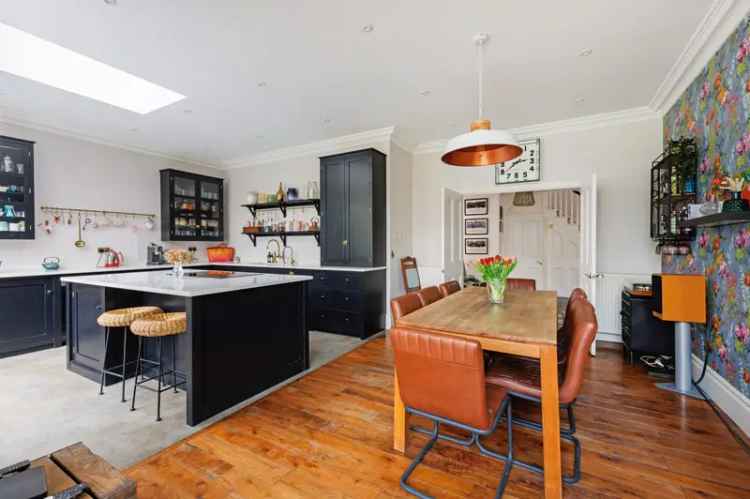 6 Bedroom Detached House for Sale in St Albans