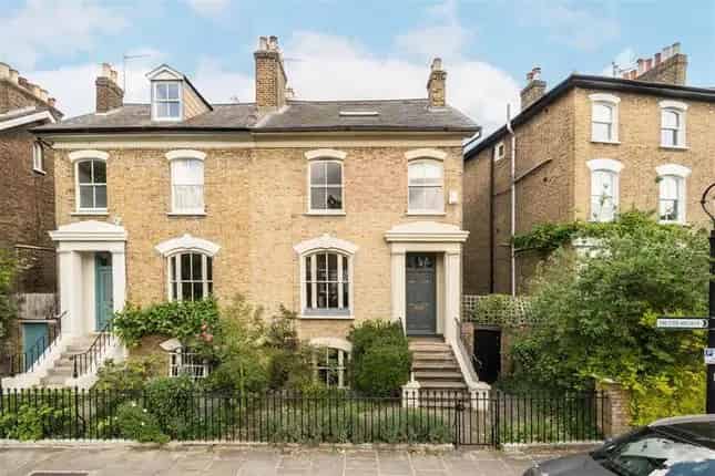 Five Bedroom Family Home for Sale in Durand Gardens Stockwell SW9