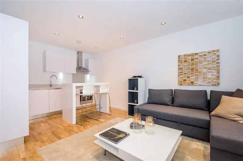 2 Bedroom Luxury Apartment Near East Croydon Station