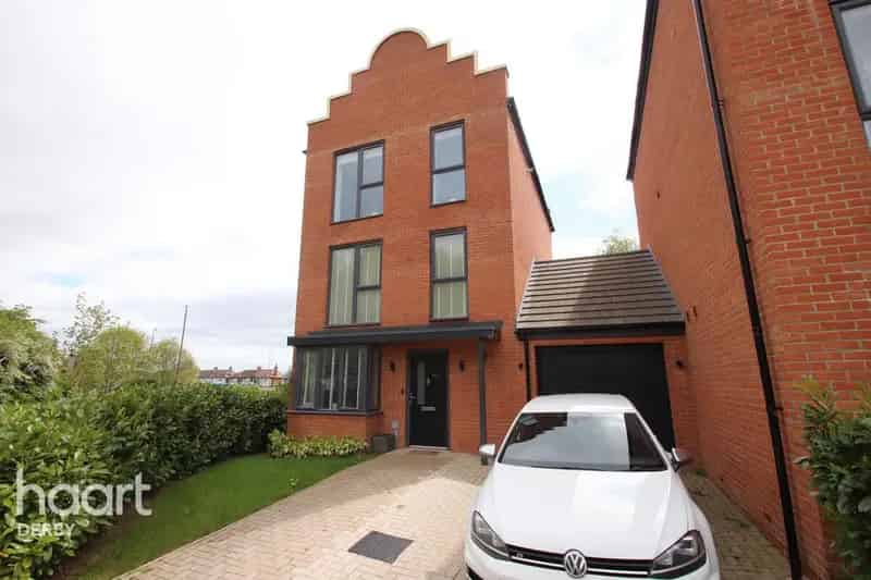 4 Bedroom Detached House to Rent Near Royal Derby Hospital