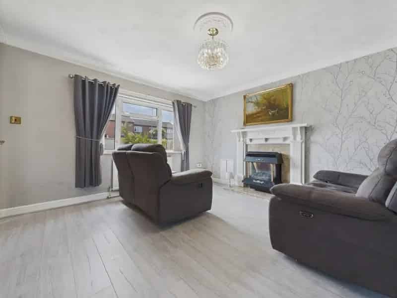 3 Bedroom Semi-Detached House For Sale No Chain