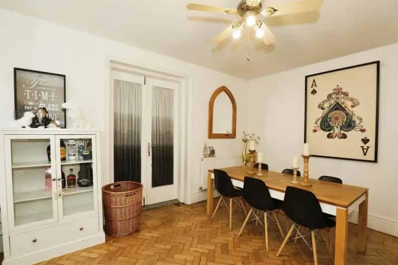 Four Bedroom Detached House with Large Garden and Driveway Parking