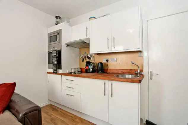 Flat For Rent in 17,19, Bank Street, Aberdeen City, Scotland