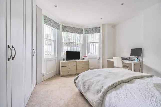 4 Bedroom Garden Flat for Sale in London W10