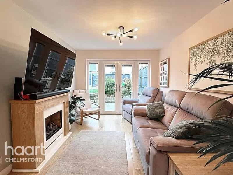 3 bedroom terraced house for sale