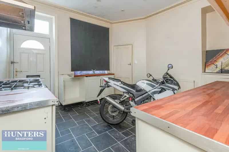 3 Bedroom End Terrace House For Sale