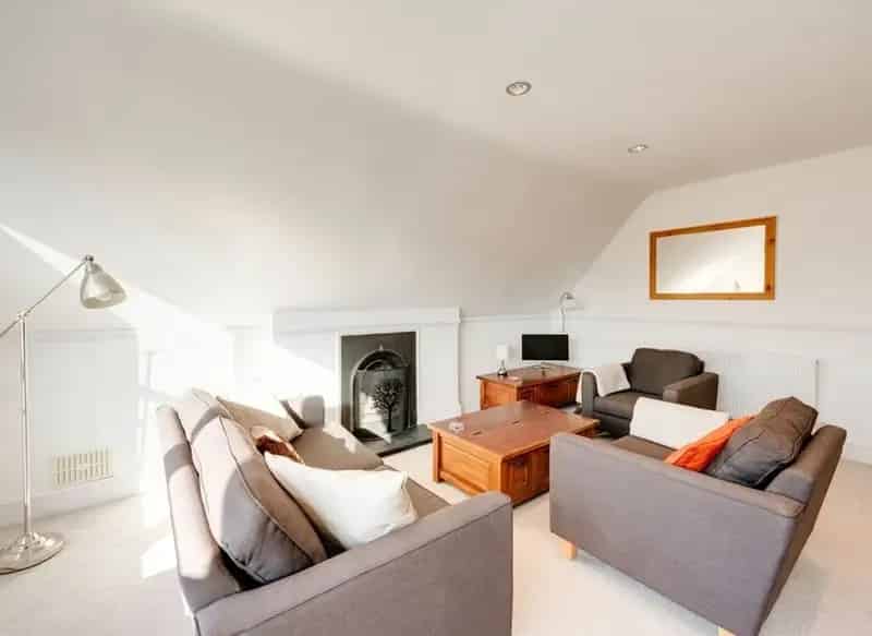 Three Double Bedroom Victorian Conversion Flat Ealing