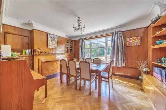 5 Bedroom Semi-Detached House for Sale in London N2