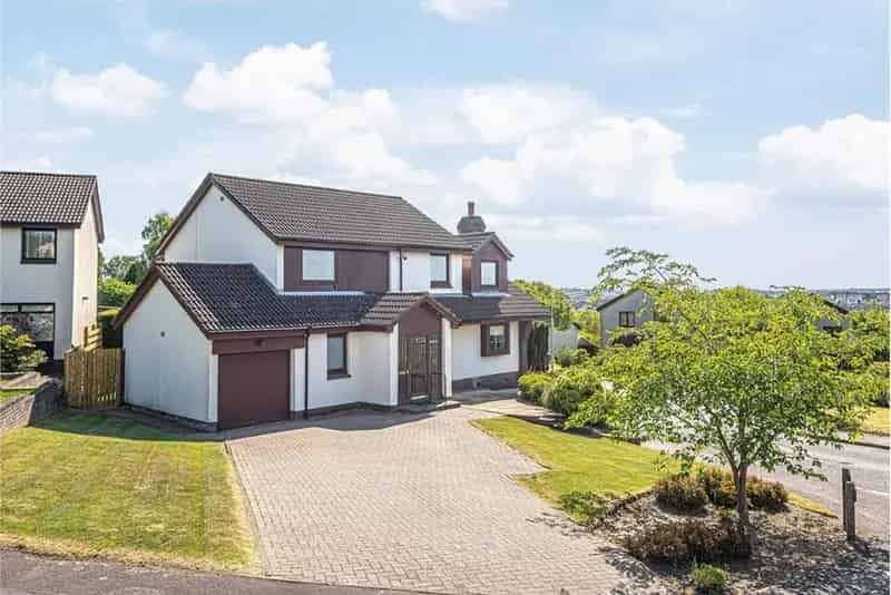 5 Bed Detached House with 2 Reception Rooms Garvock Estate