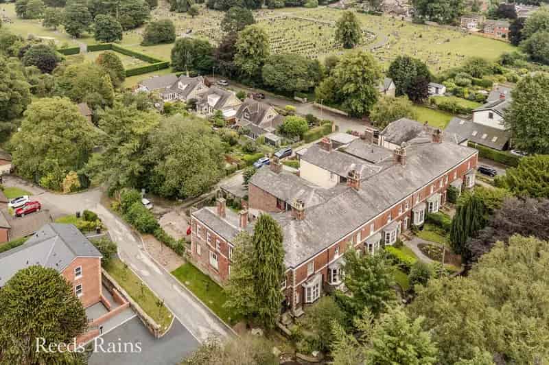 2 Bedroom Flat for Sale Macclesfield Cheshire SK10