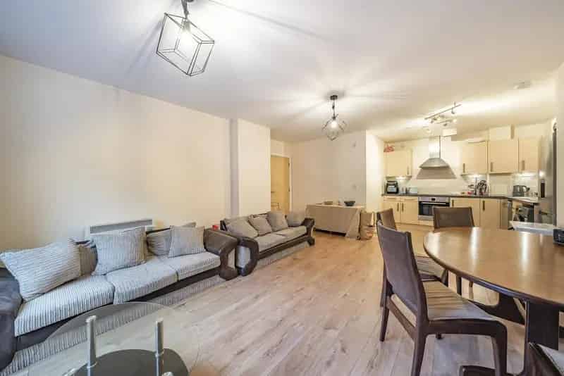 Three Bedroom Apartment with Terrace and Balcony in Cherrywood Lodge