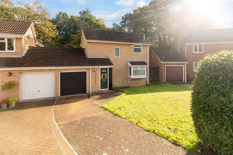 2 Bedroom Link Detached House For Sale
