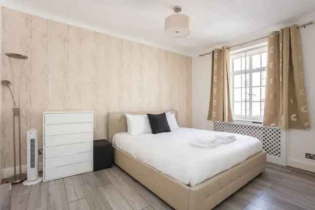 Flat to rent in Seymour Street, London W1H.