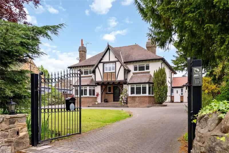 Exceptional 7 Bedroom Family Home with Self Contained Annexe