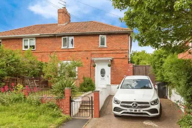 Semi-detached House for Sale in Bristol BS9