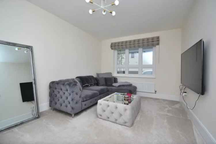 3 Bedroom Semi-Detached House to Rent Thorpe Park