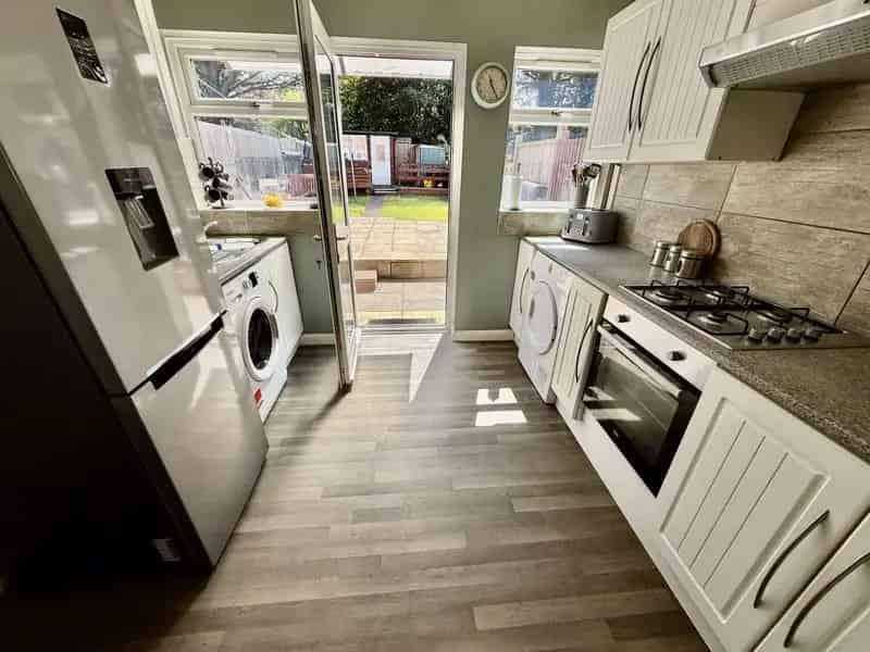 3 Bedroom Terraced House to Rent Near Amenities