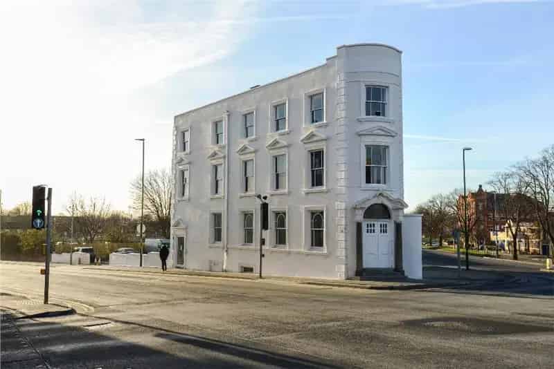 Refurbished Period Building with 5 Parking Spaces