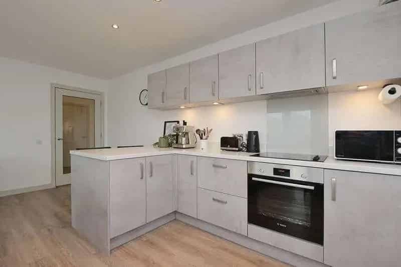 2 Bed Flat for Sale in Leith Modern Stylish Interior Private Courtyard