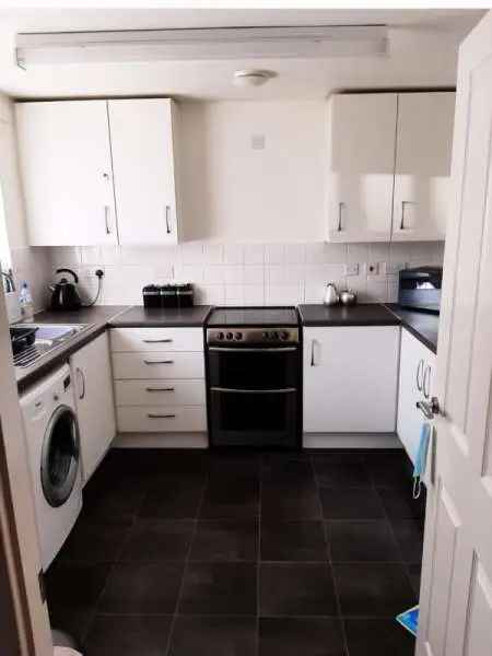 House For Rent in Warwick, England