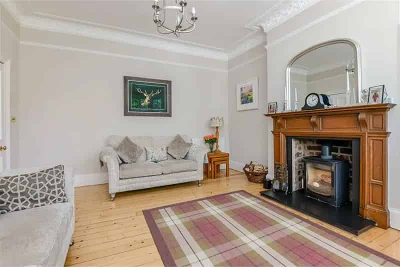4 Bed House - Terraced with 2 Reception Rooms