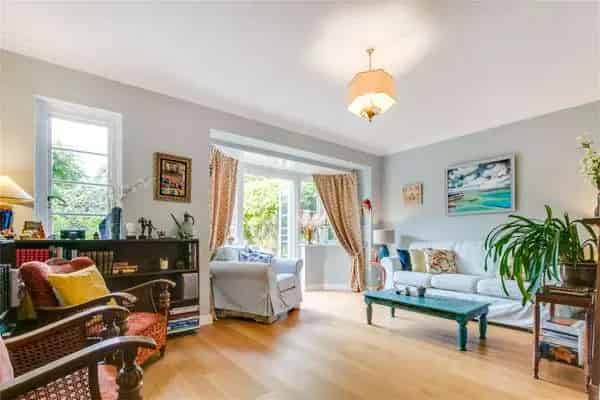 Charming Detached House with Large Garden and Potential to Extend