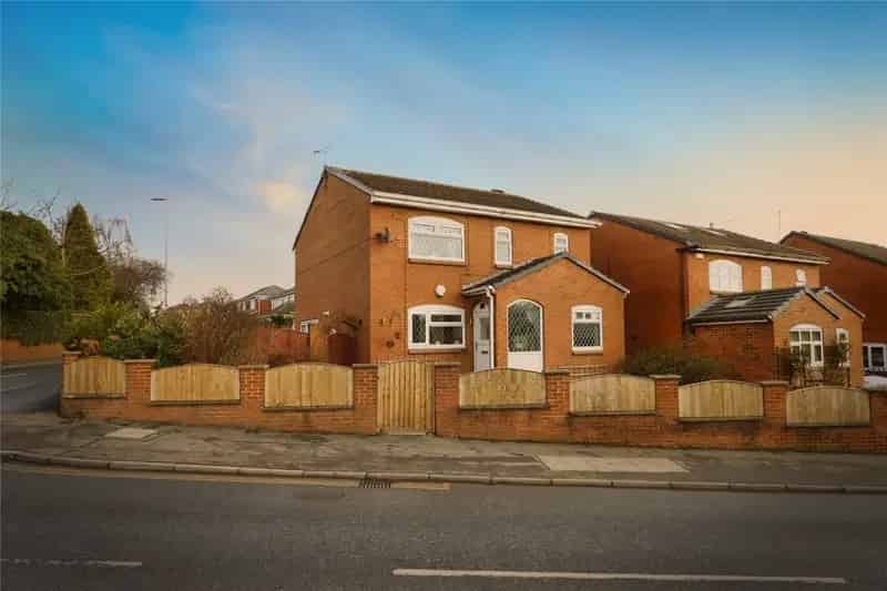 Stunning Extended 4-Bedroom Detached Home with Study