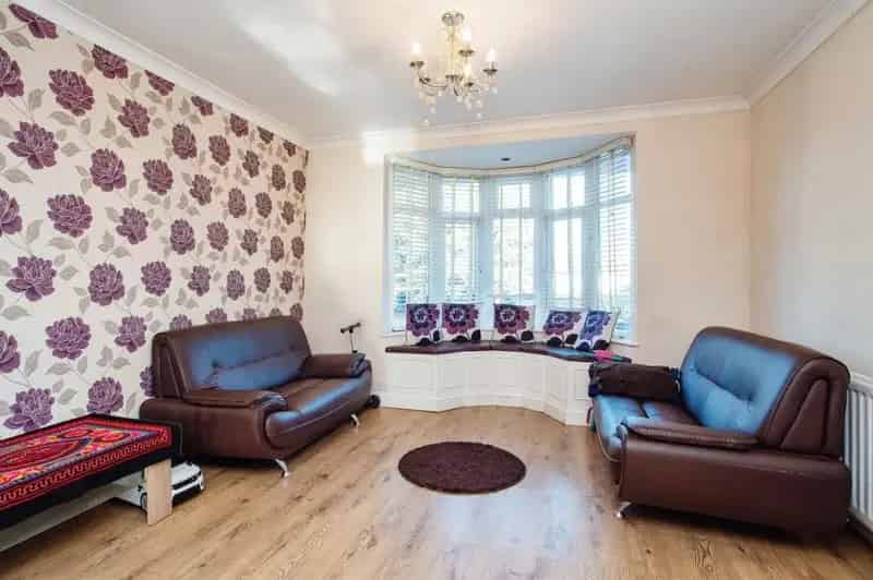 5 Bed Extended Semi-Detached House with Garden and Parking