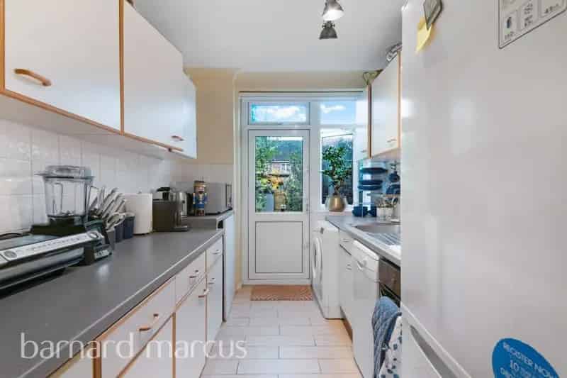 Three Double Bedroom House with Garden in Mitcham