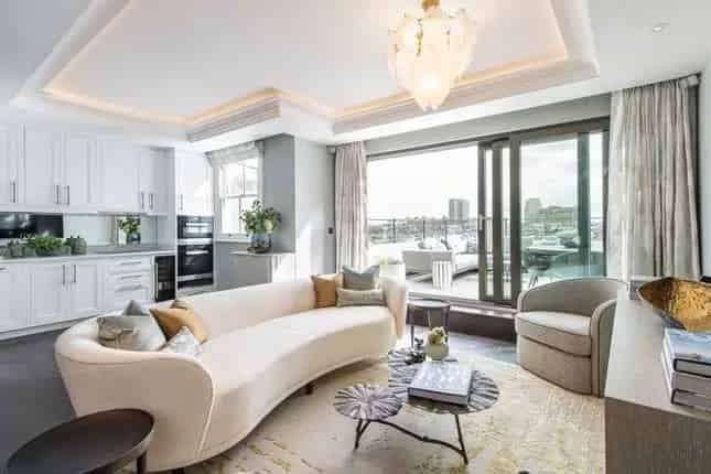 2-Bedroom Apartment with Terrace Kensington