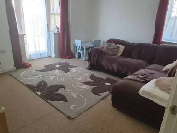 Large 2 Bedroom Ground Floor Flat with Communal Gardens
