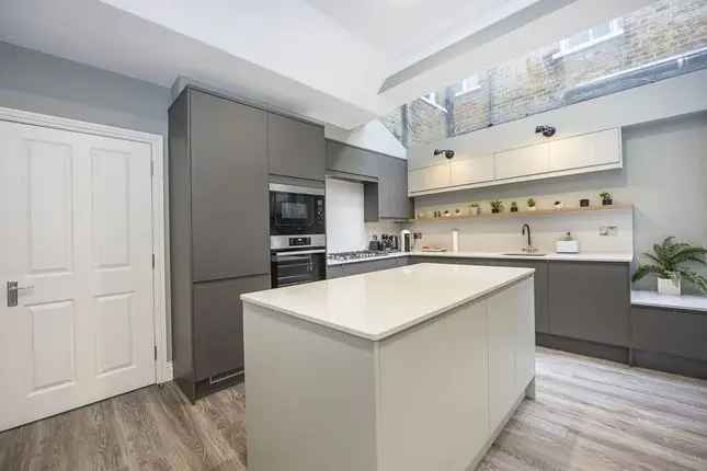 Terraced house to rent in Barcombe Avenue, London SW2