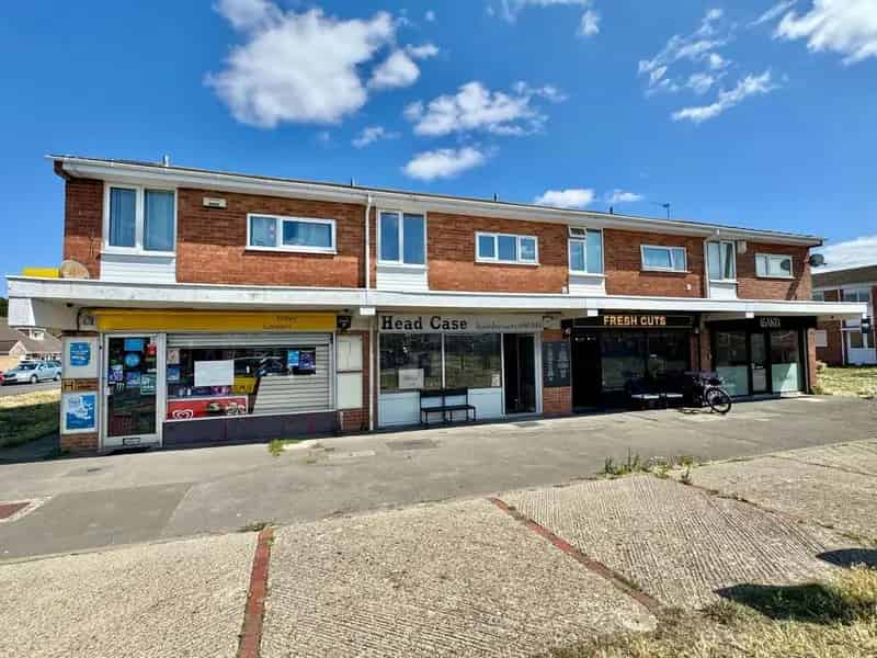 2 bedroom maisonette for sale