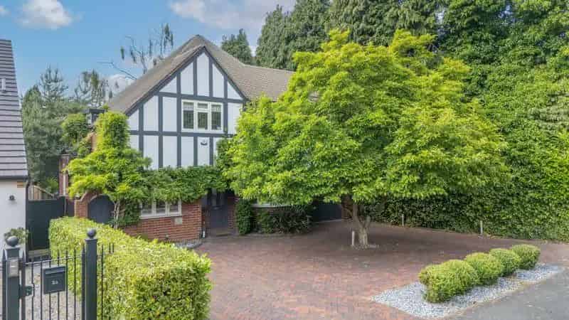 5 Bedroom Detached House For Sale Near Four Oaks Primary School
