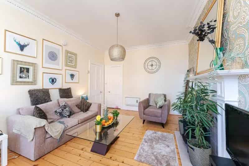 2 Bedroom Flat for Sale in Edinburghs Comely Bank