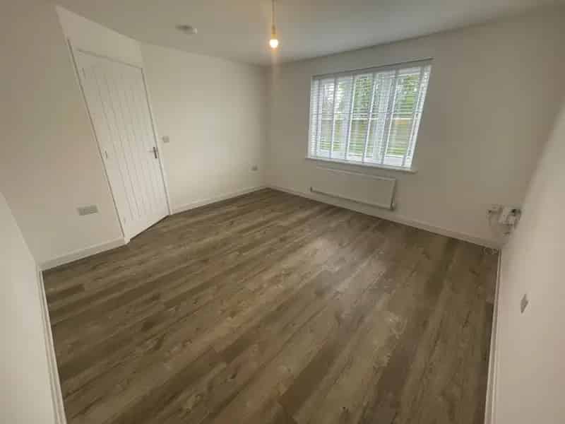 3 Bedroom Detached House To Let