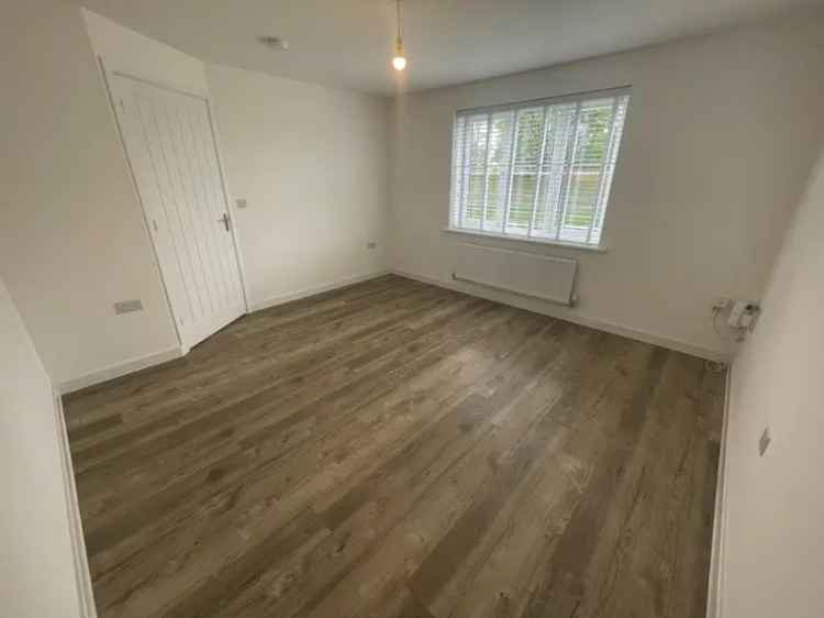 3 Bedroom Detached House To Let