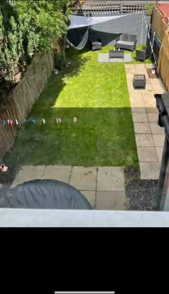 2 Bed Mid Terrace House with Extra Toilet