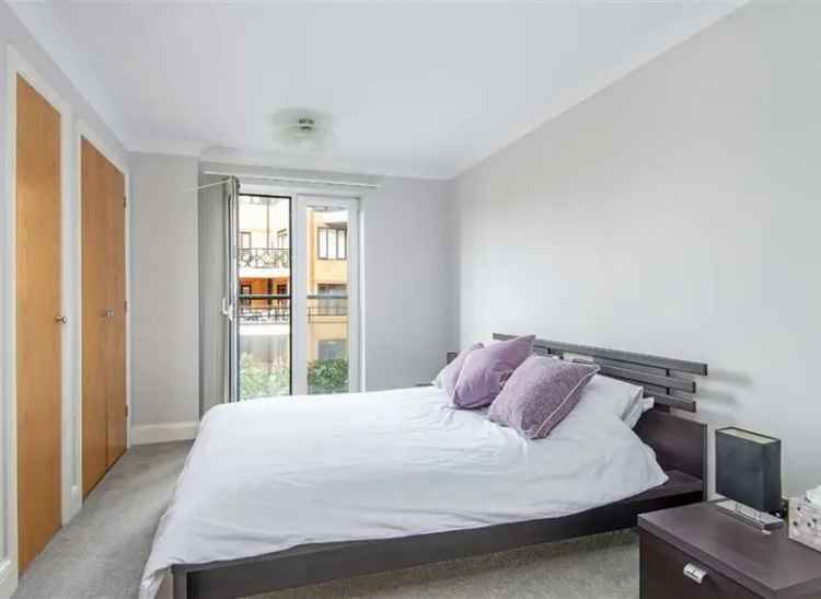 Refurbished 2-Bedroom River Thames View Apartment