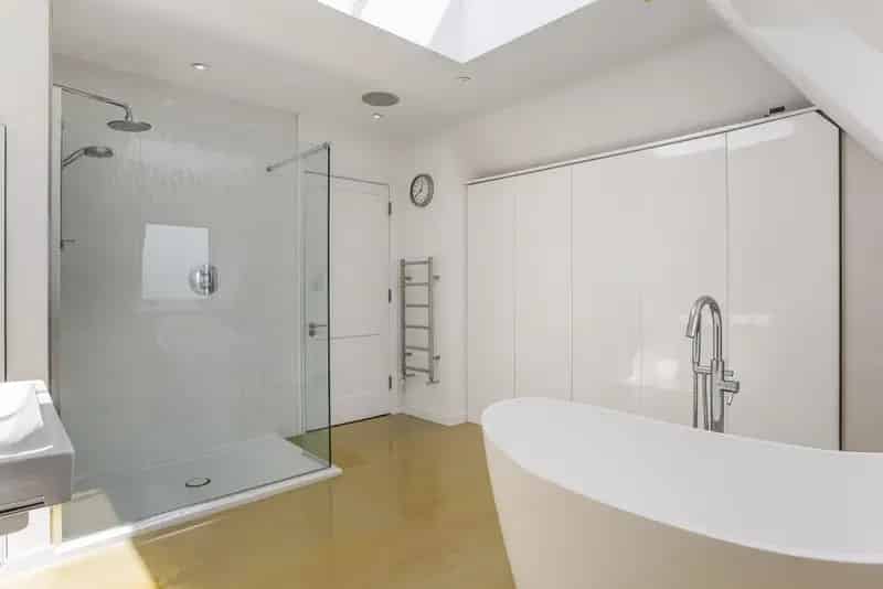 5 Bedroom Detached House to Rent